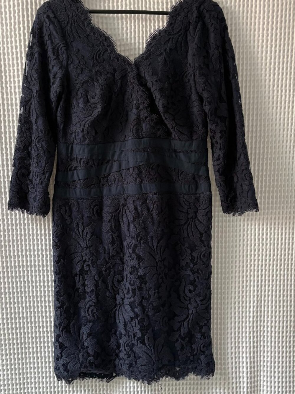 Tadashi Shoji lined lace navy V-neck 3/4-sleeve cocktail dress women's [READ]